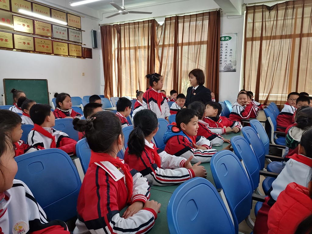 三台县中信精彩365_365彩票app下载苹果版_英国beat365官方登录开展中小学生安全教育法治宣传活动